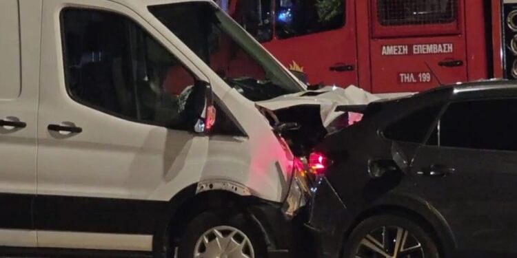 Τροχαίο ατύχημα με τραυματισμό στη Βουλιαγμένης – Κλειστή η δεξιά λωρίδα