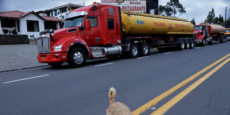 Οι ΗΠΑ θα επιβάλουν δασμούς σε βαρέα φορτηγά και ντουλάπια κουζίνας