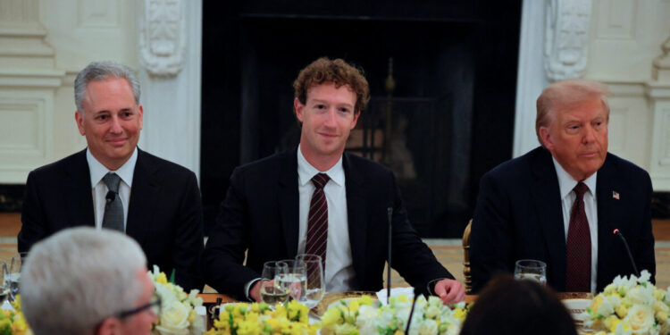 Νέα προειδοποίηση από Τραμπ: Έρχονται «σημαντικοί δασμοί» σε τσιπ και ημιαγωγούς