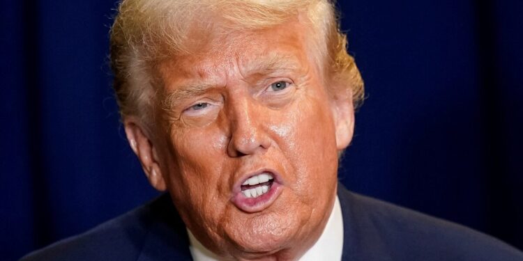 Nέους δασμούς 100% στα φάρμακα με πατέντα σχεδιάζει ο Τραμπ από 1η Οκτωβρίου