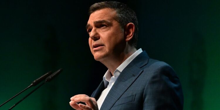 Αλέξης Τσίπρας: Συρρικνώνουν το κοινωνικό κράτος ενώ αυξάνουν τις απευθείας αναθέσεις