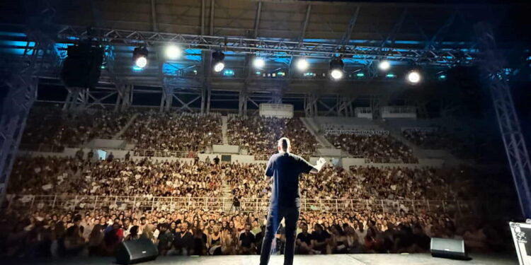 Αλέξανδρος Τσουβέλας: Μια παράσταση-σταθμός στο Παμπελοποννησιακό Στάδιο