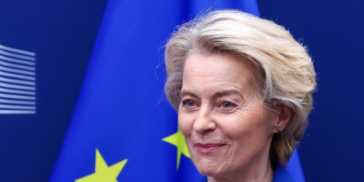 Bloomberg: Η κρίση εμπιστοσύνης στην Ευρώπη ασκεί πίεση στην Φον ντερ Λάιεν