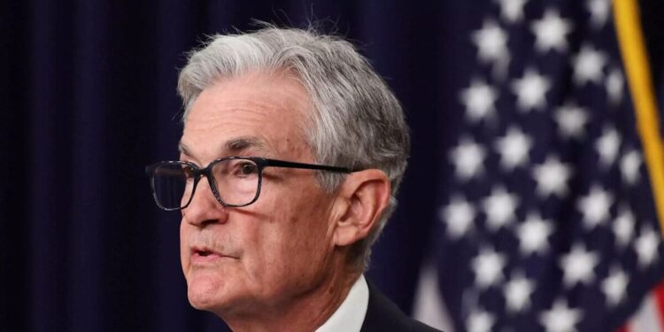 Πάουελ: Η Fed βαδίζει σε λεπτή γραμμή ανάμεσα σε διπλούς κινδύνους