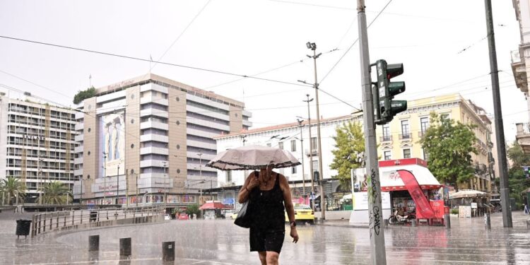 Καιρός – Καλλιάνος: Ισχυροί άνεμοι, καταιγίδες και πτώση της θερμοκρασίας από την Πέμπτη