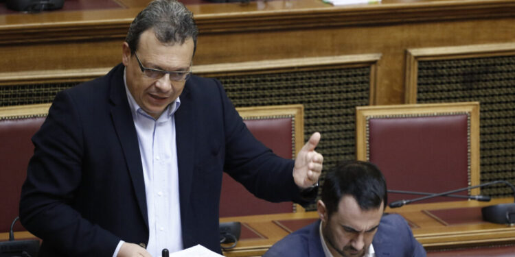 ΣΥΡΙΖΑ και Νέα Αριστερά ένα βήμα πριν την επανένωση με τα βλέμματα στραμμένα στο νέο κόμμα Τσίπρα