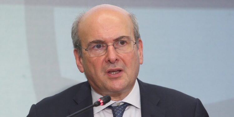 Χατζηδάκης: Νέες θέσεις εργασίας, δίκαιη φορολογία και βελτίωση της καθημερινότητας, οι 3 πυλώνες για τη στήριξη της μεσαίας τάξης