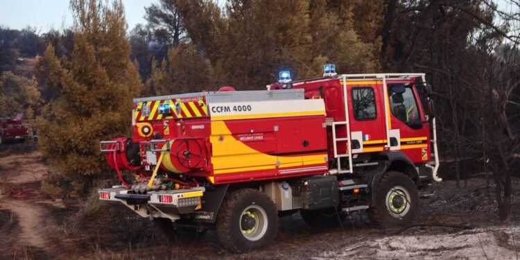 Φωτιά στη Χαλκιδική στη Νέα Τρίγλια: Επιχειρούν εναέριες δυνάμεις