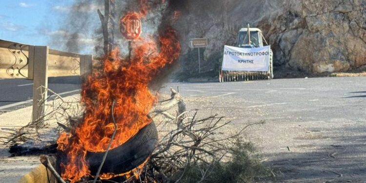 Παραμένουν στο μπλόκο οι κτηνοτρόφοι της Κρήτης – Mηχανοκίνητη πορεία αγροτών της Ροδόπης προς το παράρτημα ΟΠΕΚΕΠΕ