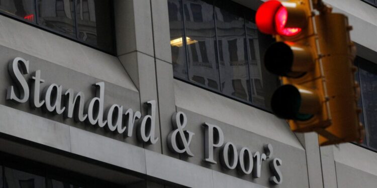 Νέα υποβάθμιση της Γαλλίας από τον S&P – Πλήγμα στην αξιοπιστία και αυξημένη πίεση στις αγορές