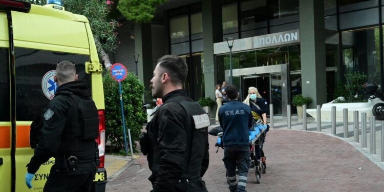 Αμπελόκηποι: Ο 44 χρονος έπινε καφέ και «βούτηξε» στο κενό από τον 24ο όροφο του πύργου «Απόλλων» μετά από τηλεφώνημα που δέχτηκε