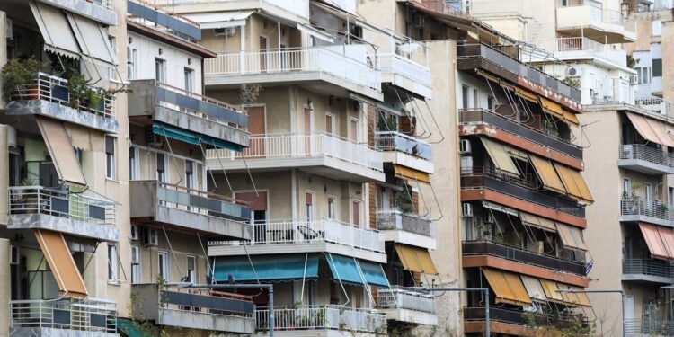 Στα αδήλωτα ενοίκια το κλειδί των επόμενων μόνιμων ελαφρύνσεων – Πότε και πώς θα μπορούσε να ανοίξει ο κρυφός φορολογικός θησαυρός των ακινήτων