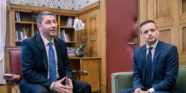 ΠΑΣΟΚ: Γιατί ο Χάρης Δούκας στηρίζει τον Νίκο Ανδρουλάκη και «αδειάζει» τον Παύλο Γερουλάνο
