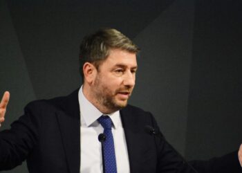 «Πονοκέφαλο» στο ΠΑΣΟΚ προκαλούν οι δημοσκοπήσεις και το κόμμα Τσίπρα: «Είναι μια “φούσκα”»