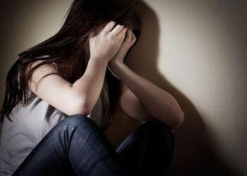 Αγρίνιο: Για ενδοοικογενειακή βία σε βάρος της 10χρονης κόρης της κατηγορείται μία μητέρα