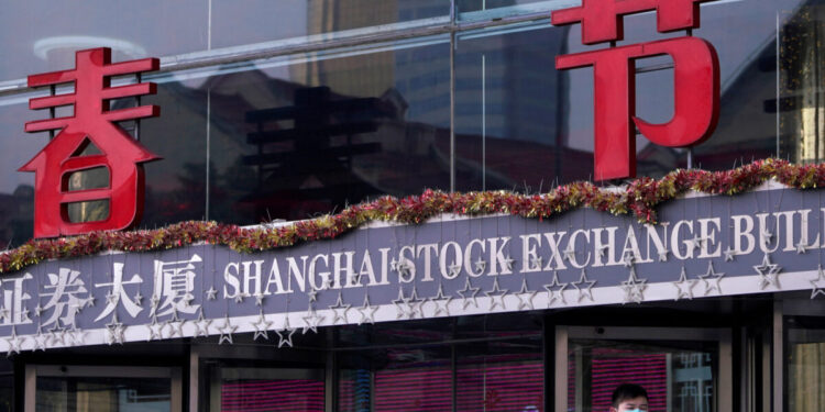 Πτώση στις ασιατικές μετοχές έφερε νέα διαμάχη των ΗΠΑ με την Κίνα – Μειώνεται το κινεζικό εμπορικό πλεόνασμα