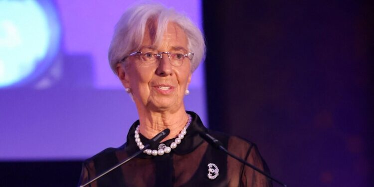 Η Λαγκάρντ ζητά αυστηρότερο έλεγχο για τα funds