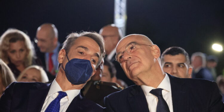 Μητσοτάκης και Δένδιας στέλνουν μήνυμα ενότητας και ετοιμάζουν αλλαγές στον Άγνωστο Στρατιώτη – Προκήρυξη διαγωνισμού για την ανάδειξη του Μνημείου