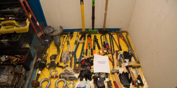 Εξαρθρώθηκε σπείρα που «άδειαζε» σπίτια στην Αττική – Ο «αρχηγός», οι «μπουκαδόροι», οι «τσιλιαδόροι» και το φινάλε στο Ρέντη