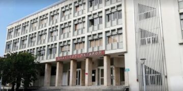Αγρίνιο: Συνελήφθη στην είσοδο του Δικαστικού Μεγάρου γιατί είχε πάνω του χασίς