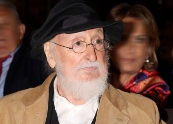 Διονύσης Σαββόπουλος: Ηχηρές απουσίες από Νίκο Ανδρουλάκη, Σωκράτη Φάμελλο και Δημήτρη Κουτσούμπα στην κηδεία του Νιόνιου