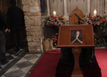 Διονύσης Σαββόπουλος: Οι πολιτικοί και οι καλλιτέχνες που έδωσαν το «παρών» στο «ύστατο χαίρε»