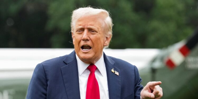 ΗΠΑ: Στον προθάλαμο της απόλυσης βάζει ο Τραμπ χιλιάδες δημοσίους υπάλληλους