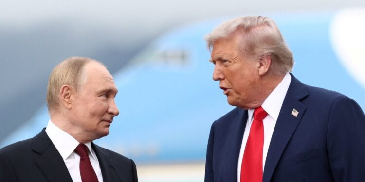 Τραμπ και Πούτιν στο τραπέζι των διαπραγματεύσεων στη Βουδαπέστη στη σκιά των Tomahawk: Στον Λευκό Οίκο σήμερα ο Ζελένσκι