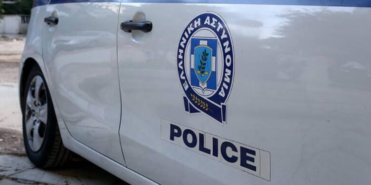 Αγρίνιο: Βρέθηκαν πέντε μαχαίρια στο αυτοκίνητό του και συνελήφθη