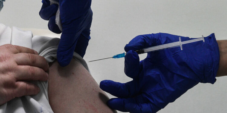 Εμβολιαστικό πρόγραμμα 2025 – 2026 για παιδιά και εφήβους: Τι προβλέπει η νέα εγκύκλιος του υπουργείου Υγείας