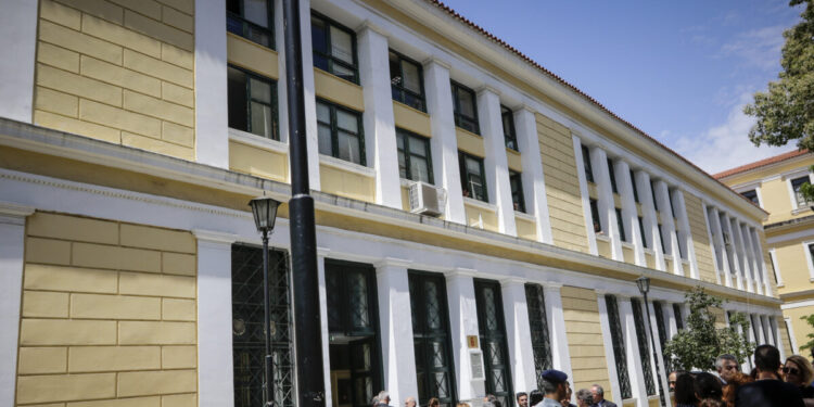 Συνελήφθη γυναίκα που έκανε χρήση ναρκωτικών μέσα στα δικαστήρια στην Ευελπίδων