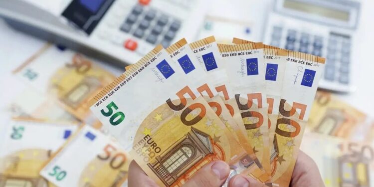Άλμα στα φέσια στην εφορία: Έφτασαν στα 111,8 δισ. ευρώ – Αυξήθηκαν κατά 4,5 δισ. ευρώ μέσα σε ένα χρόνο