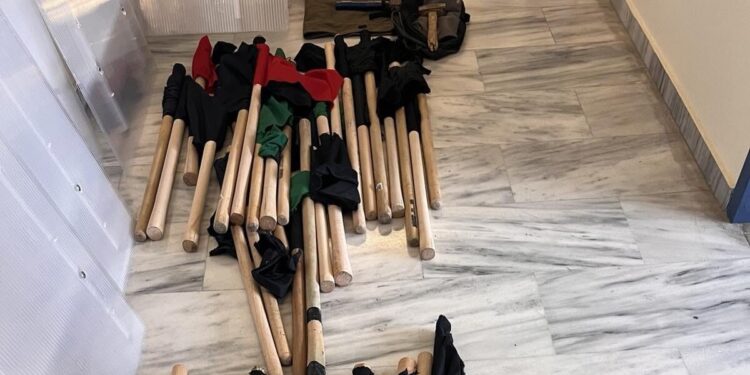 Ηράκλειο: 6 συλλήψεις για την επίθεση στον Μάκη Βορίδη από την έφοδο της ΕΛΑΣ στην κατάληψη του «Ευαγγελισμός» – Δείτε τι βρέθηκε