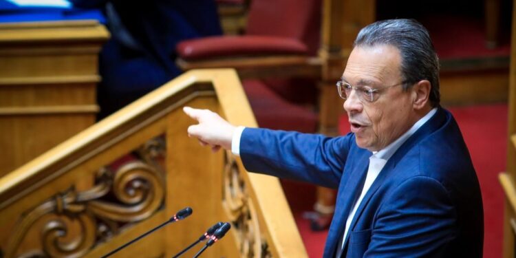 ΣΥΡΙΖΑ: Η αποτίμηση της σύγκρουσης του Σωκράτη Φάμελλου με τον Κυριάκο Μητσοτάκη στη Βουλή