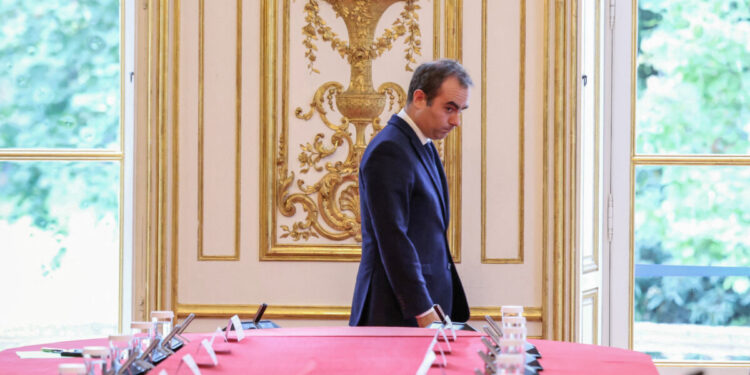 Γαλλία: Αντιμέτωπος με το Κοινοβούλιο σήμερα ο Λεκορνί για τον προϋπολογισμό