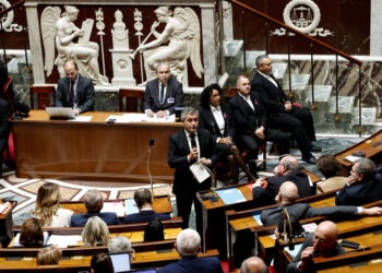 Η γαλλική κυβέρνηση δηλώνει ότι αντιτίθεται στην πρόταση των σοσιαλιστών για τον φόρο πλούτου