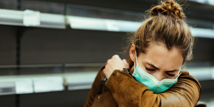 COVID-19: Ποιο το στέλεχος Stratus που προκαλεί 8 στα 10 κρούσματα – Τα ασυνήθιστα συμπτώματα που θα μας υποψιάσουν