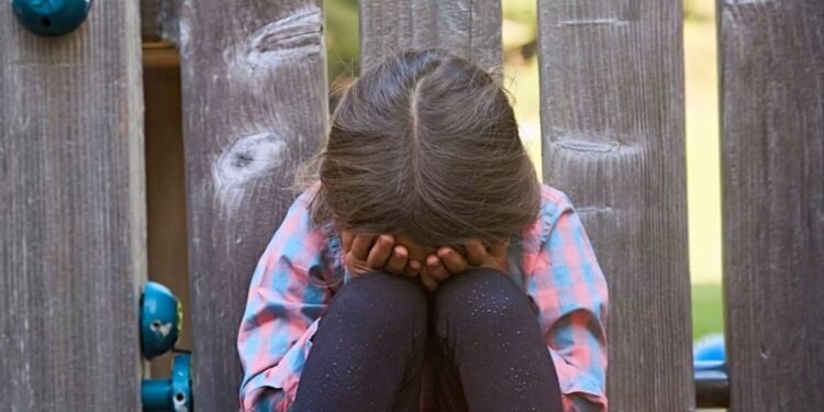 Χειροπέδες σε 31χρονο που στρατολογούσε ανήλικες και τις έβαζε να αρπάζουν τσάντες στο κέντρο της Αθήνας