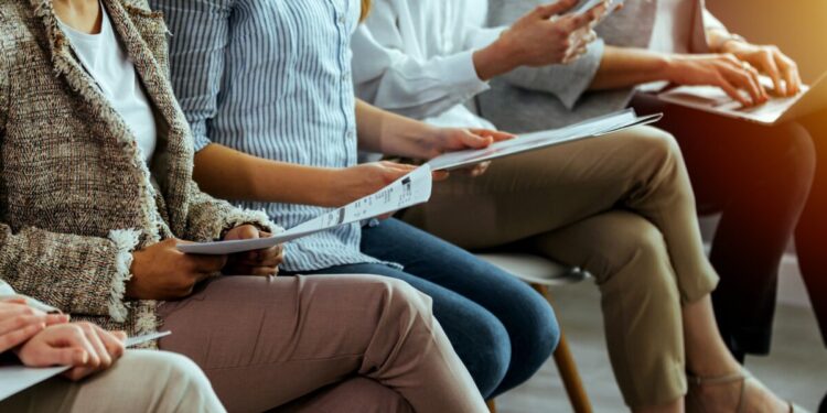 Νέο πρόγραμμα απασχόλησης 5.000 ανέργων άνω των 50 ετών με απόφαση Κεραμέως