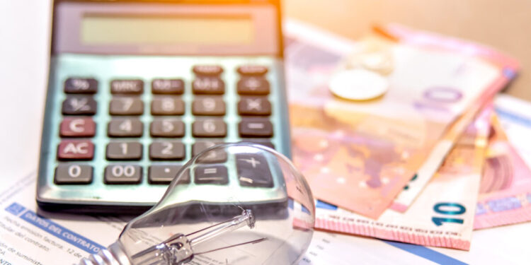 Τη μεγαλύτερη πτώση πανευρωπαϊκά είχαν το Σεπτέμβριο τα οικιακά τιμολόγια ρεύματος στην Ελλάδα