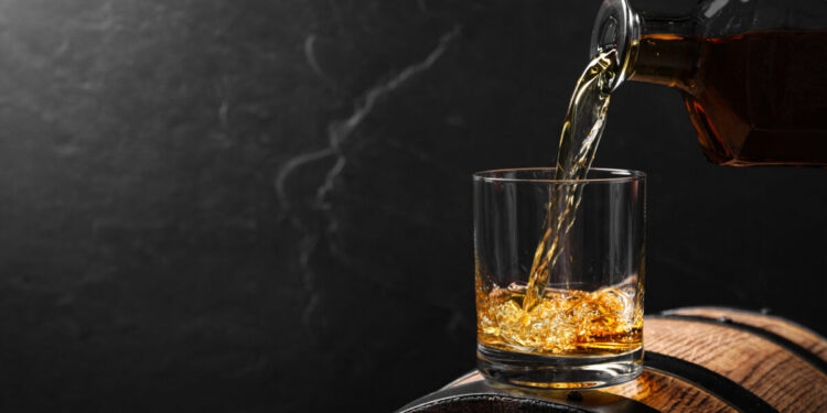 Χαλάρωση των δασμών στο σκωτσέζικο ουίσκι εξετάζουν οι ΗΠΑ, για να βοηθήσουν τη βιομηχανία μπέρμπον