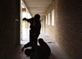 Μοσχάτο: Συνελήφθησαν έξι ανήλικοι και οι γονείς τους για άγρια επίθεση σε 13χρονο – Τον χαστούκισαν και τον κλώτσησαν