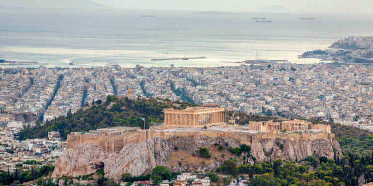 ΔΝΤ: Στο 130,2% του ΑΕΠ θα μειωθεί το ελληνικό χρέος έως το 2030