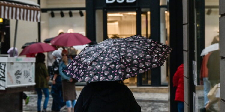 Καιρός αύριο: Αυξημένες νεφώσεις σε Αττική και Θεσσαλονίκη – Τοπικές βροχές και σποραδικές καταιγίδες σε άλλες περιοχές