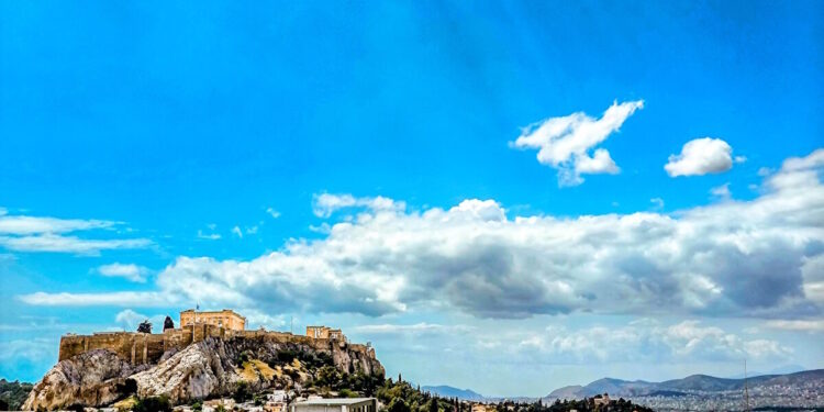 Καιρός σήμερα: Ανεβαίνει η θερμοκρασία σε όλη τη χώρα – Βροχές στη δυτική Κρήτη