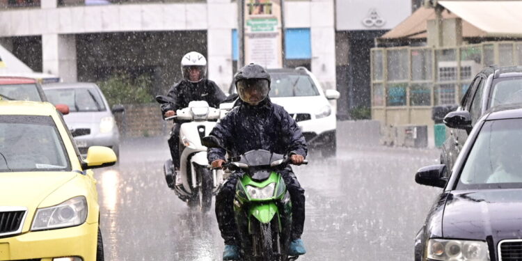 Καιρός: Ισχυρές καταιγίδες και πτώση θερμοκρασίας φέρνει η νέα κακοκαιρία – Τα πρώτα χιόνια στα ορεινά της Βόρειας Ελλάδας