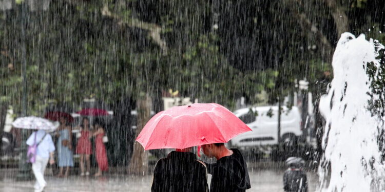 Καιρός: Έρχεται 24ωρη κακοκαιρία με καταιγίδες, ισχυρούς ανέμους και 30αρια – Με ήλιο και ζέστη οι παρελάσεις της 28ης Οκτωβρίου