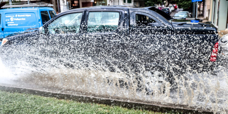 Καιρός: Ισχυρές βροχές, καταιγίδες και χαλάζι μέχρι την Παρασκευή – Θράκη, Ανατολικό Αιγαίο και Δωδεκάνησα οι «επικίνδυνες» περιοχές