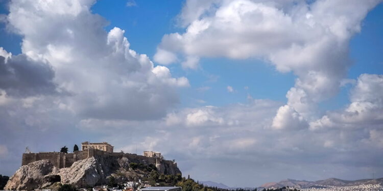 Καιρός σήμερα: Ανεβαίνει η θερμοκρασία και μειώνονται οι βροχές – Αναλυτική πρόγνωση