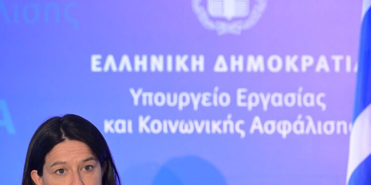 Κεραμέως: «Άλμα» στις δηλωθείσες υπερωρίες κατά 1,8 εκατ. ώρες